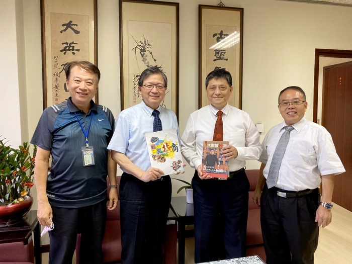 (由左至右)桂建華組長、任立中校長、賴振昌監察委員、凌祥發主任秘書